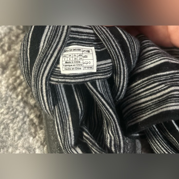 Sanuk Yoga Sling 2 Black White Stripe Sandals Flip Flops Comfort Walking Sz 7 - Picture 4 of 5